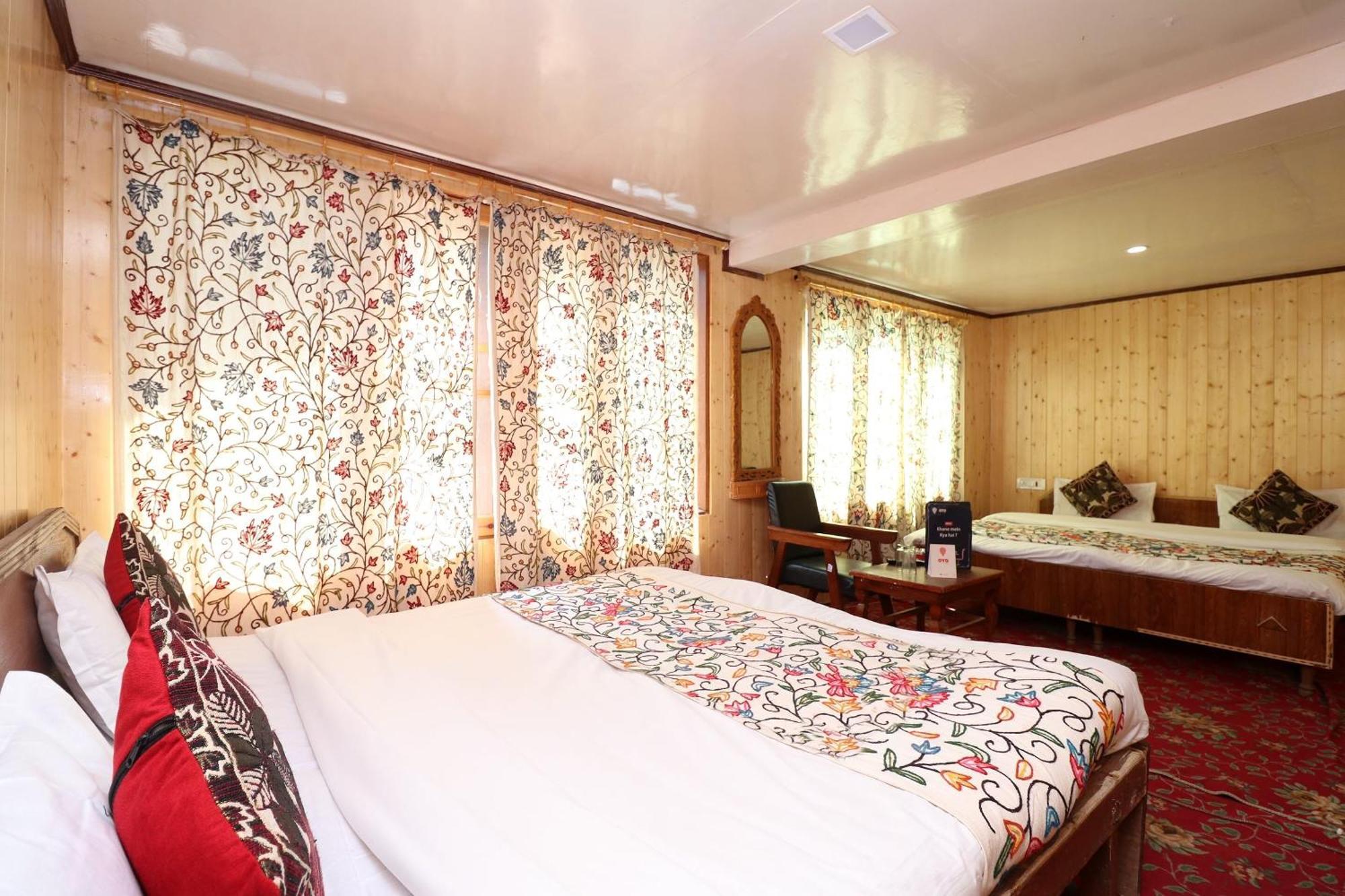 Hotel Bright Palace Pahalgam Exterior photo