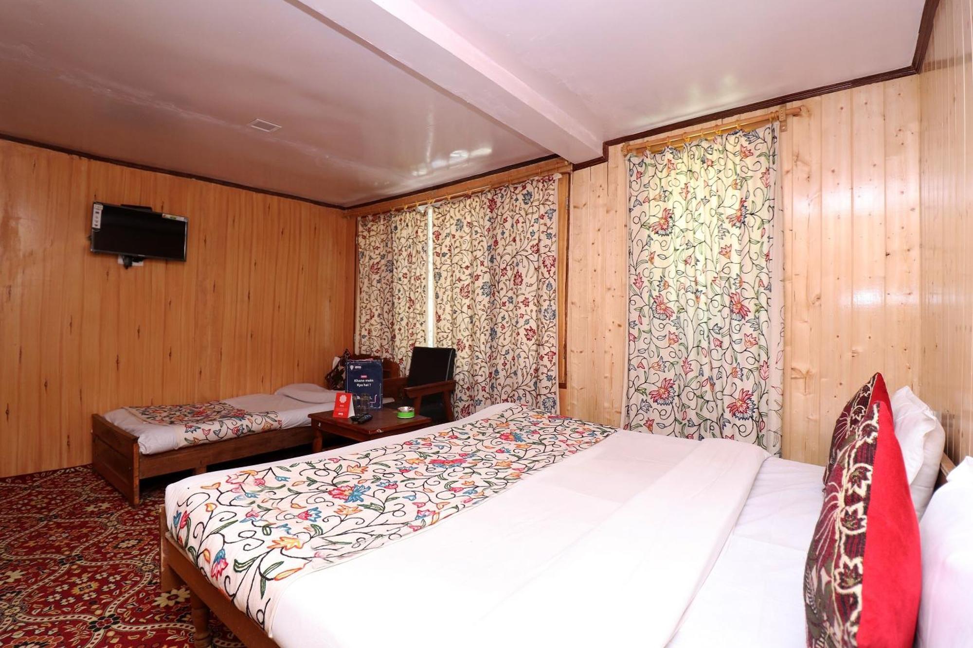 Hotel Bright Palace Pahalgam Exterior photo