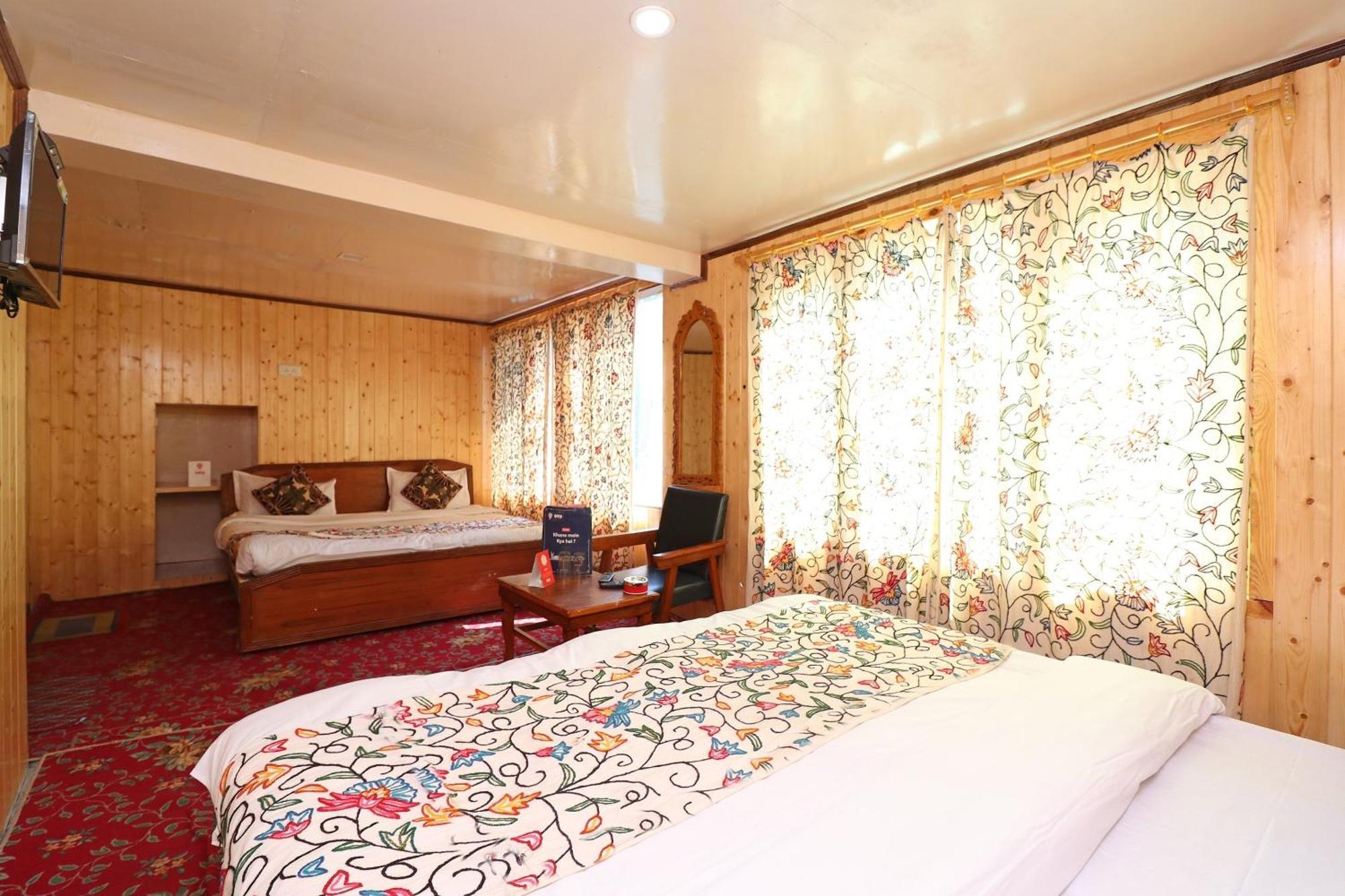 Hotel Bright Palace Pahalgam Exterior photo