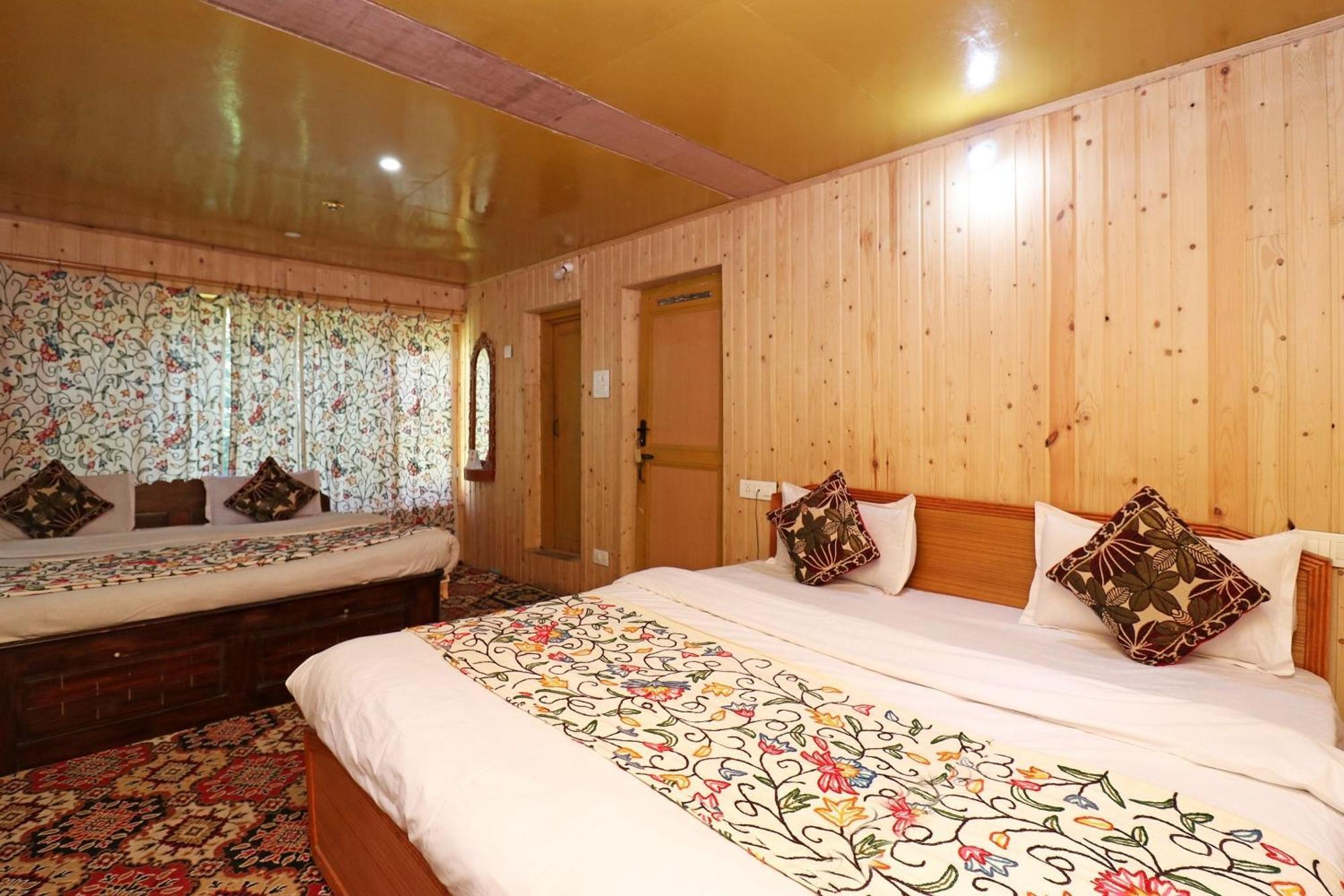 Hotel Bright Palace Pahalgam Exterior photo