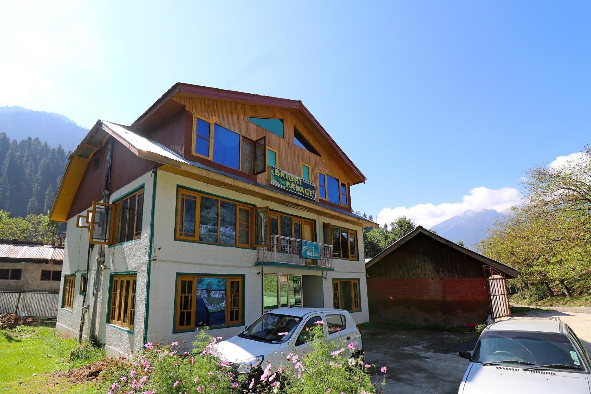 Hotel Bright Palace Pahalgam Exterior photo